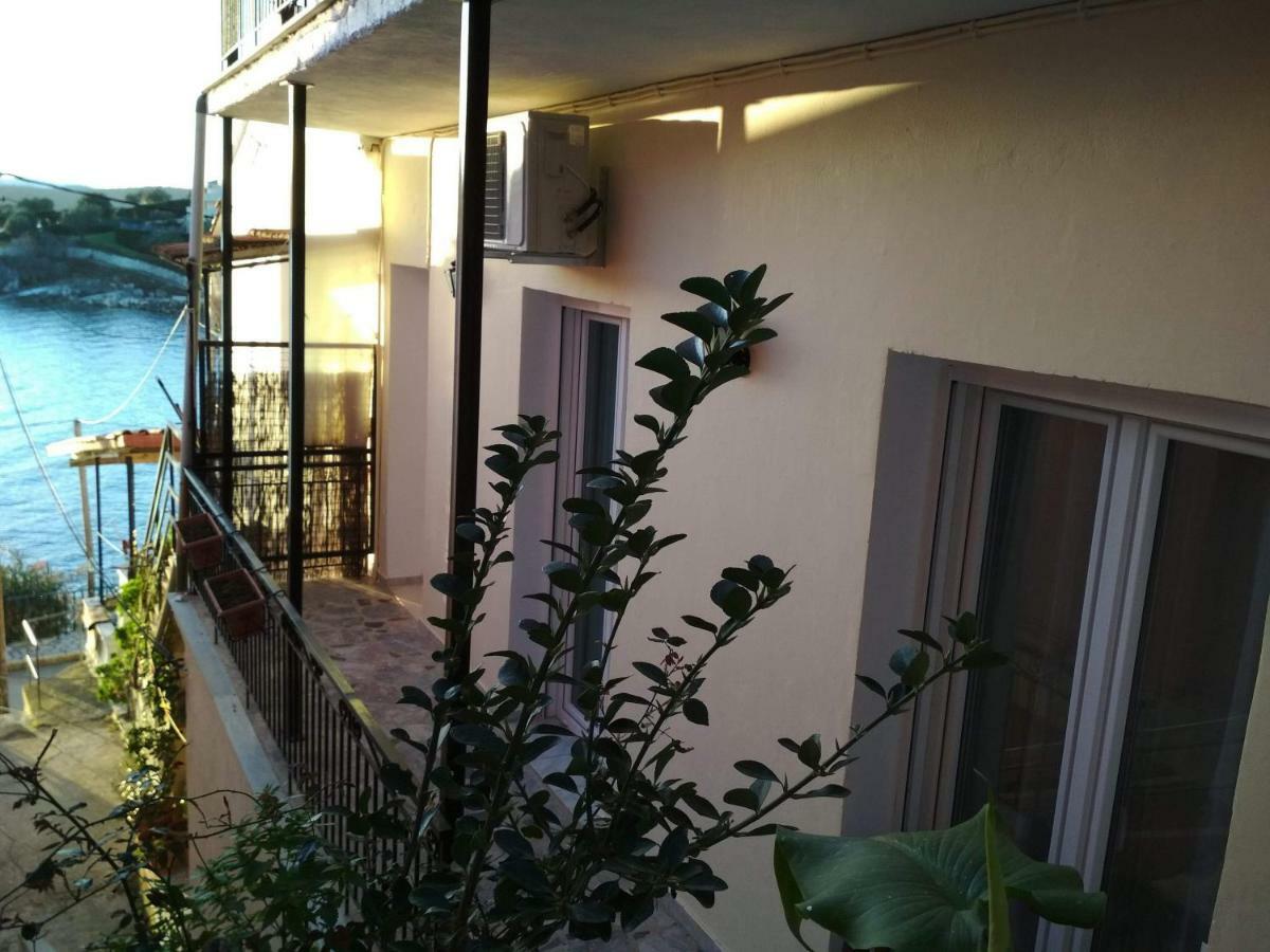 Bayside House Apartment Kassiopi Bagian luar foto
